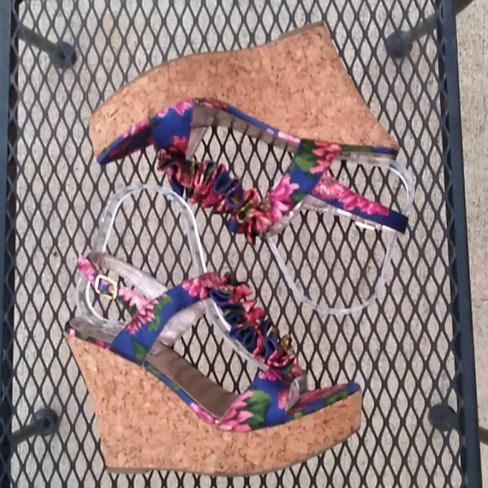 Steve Madden floral cork